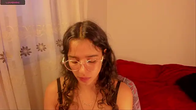 Snapshot of aluna_0310 chatting on December 2024 10:56:01 PM aluna 0310 online show from December 2024 10:56:01 PM