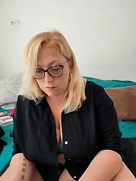 winniess40 online show from April 2026 11:35:01 AM