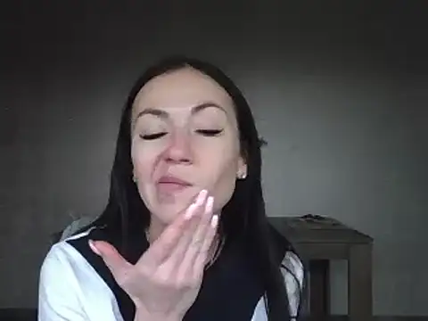 Snapshot of JulianaGold1 chatting on December 2024 03:32:01 PM JulianaGold1 online show from December 2024 03:32:01 PM