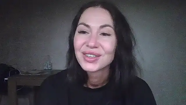 Snapshot of JulianaGold1 chatting on January 2025 08:57:02 PM JulianaGold1 online show from January 2025 08:57:02 PM