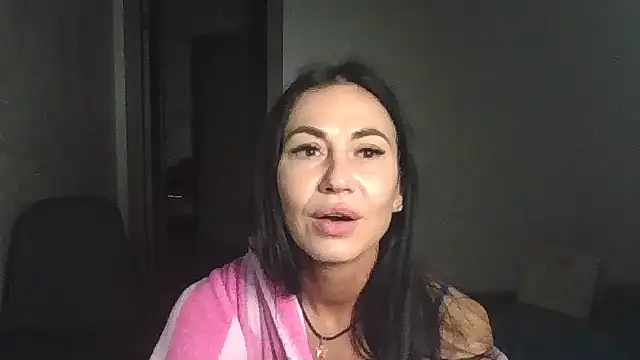 Snapshot of JulianaGold1 chatting on January 2025 09:17:02 PM JulianaGold1 online show from January 2025 09:17:02 PM