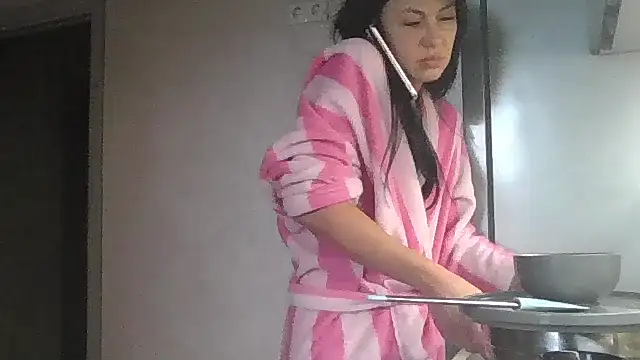 Snapshot of JulianaGold1 chatting on February 2025 11:27:02 AM JulianaGold1 online show from February 2025 11:27:02 AM