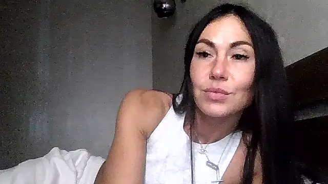 Snapshot of JulianaGold1 chatting on October 2025 07:14:02 PM JulianaGold1 online show from October 2025 07:14:02 PM
