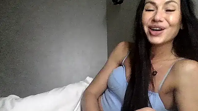 JulianaGold1 online show from November 2025 09:48:02 PM