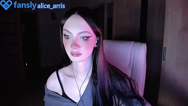 Alice  Aris online show from November 2025 03:33:02 PM