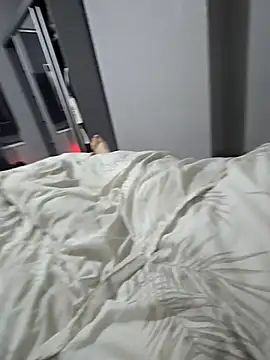 elenaUK online show from November 2025 10:34:02 PM