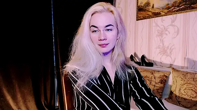 Snapshot of xxxcharismaaa chatting on November 2025 04:40:02 AM xxxcharismaaa online show from November 2025 04:40:02 AM