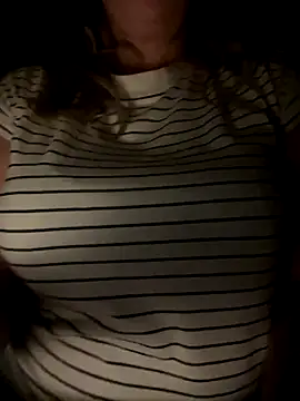 Snapshot of CravingControl chatting on October 2025 04:02:02 AM CravingControl online show from October 2025 04:02:02 AM