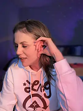 Snapshot of MaiseKnox chatting on December 2024 12:08:01 AM MaiseKnox online show from December 2024 12:08:01 AM