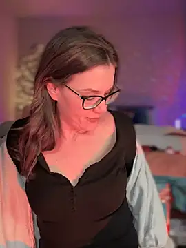 Snapshot of MaiseKnox chatting on January 2025 03:43:01 AM MaiseKnox online show from January 2025 03:43:01 AM