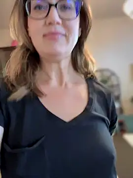 Snapshot of MaiseKnox chatting on September 2025 10:24:02 PM MaiseKnox online show from September 2025 10:24:02 PM
