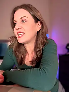 Snapshot of MaiseKnox chatting on September 2025 11:10:01 PM MaiseKnox online show from September 2025 11:10:01 PM