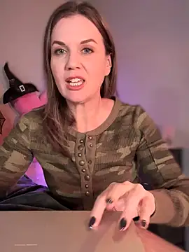 Snapshot of MaiseKnox chatting on October 2025 11:47:01 PM MaiseKnox online show from October 2025 11:47:01 PM