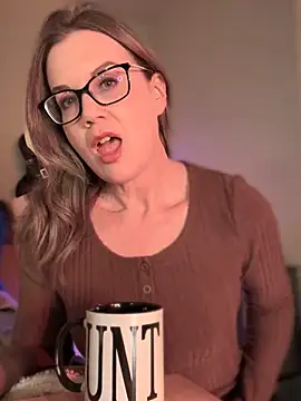 Snapshot of MaiseKnox chatting on October 2025 10:10:01 PM MaiseKnox online show from October 2025 10:10:01 PM