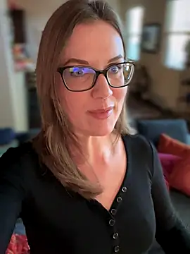 Snapshot of MaiseKnox chatting on October 2025 11:38:01 PM MaiseKnox online show from October 2025 11:38:01 PM
