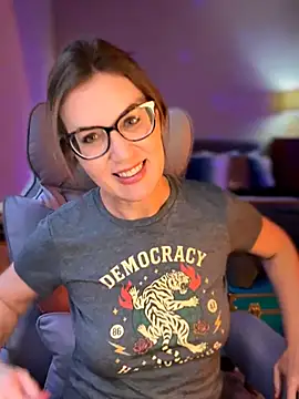 MaiseKnox online show from April 2026 09:29:02 PM