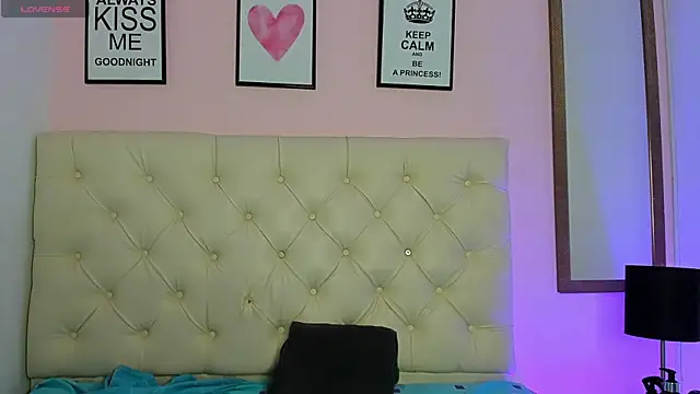 WhitneyWells online show from February 2026 06:43:02 AM