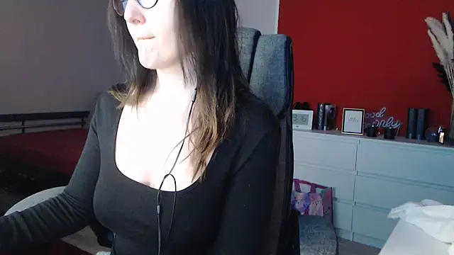 Alina Lamour online show from March 2026 06:16:02 PM