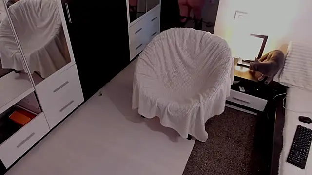 aryahunt1 online show from February 2026 10:42:02 AM