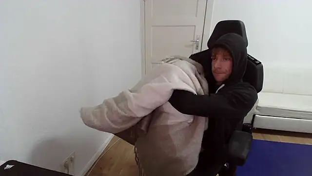 Snapshot of fit_ass_2021 chatting on January 2026 12:21:02 PM fit ass 2021 online show from January 2026 12:21:02 PM