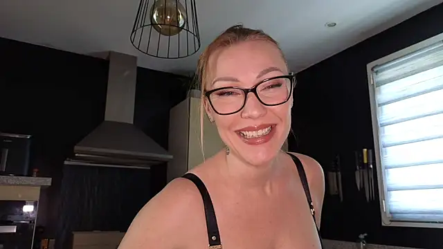 Snapshot of Sacha-xx chatting on January 2026 12:54:01 PM Sacha-xx online show from January 2026 12:54:01 PM