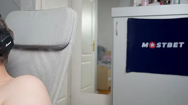 Snapshot of foxeslovefoxes chatting on January 2025 12:26:02 PM foxeslovefoxes online show from January 2025 12:26:02 PM