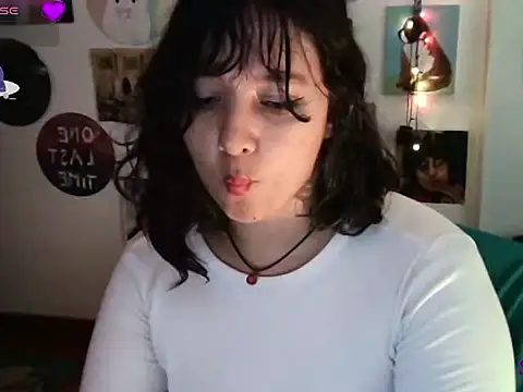 soynanabela28 online show from March 2025 10:42:01 PM