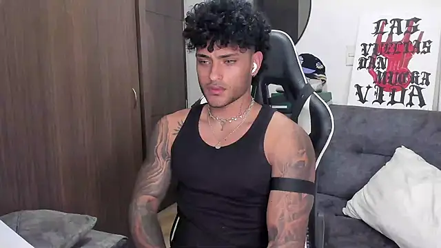 Alessandro Vanni online show from October 2025 11:13:02 PM