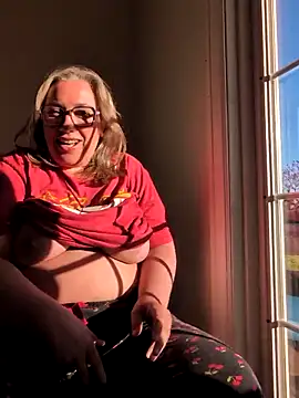 Snapshot of Canadian_BBW chatting on April 2026 02:14:02 PM Canadian BBW online show from April 2026 02:14:02 PM