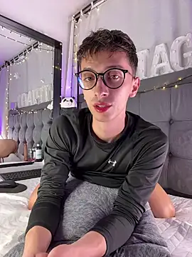 Thiago jones online show from March 2025 09:56:01 PM