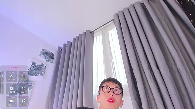 Thiago jones online show from September 2025 09:38:01 PM