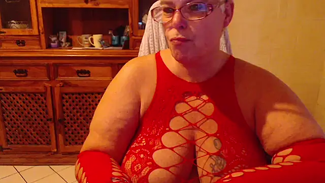 Snapshot of MISS_LINDAH chatting on February 2026 06:41:02 AM MISS LINDAH online show from February 2026 06:41:02 AM