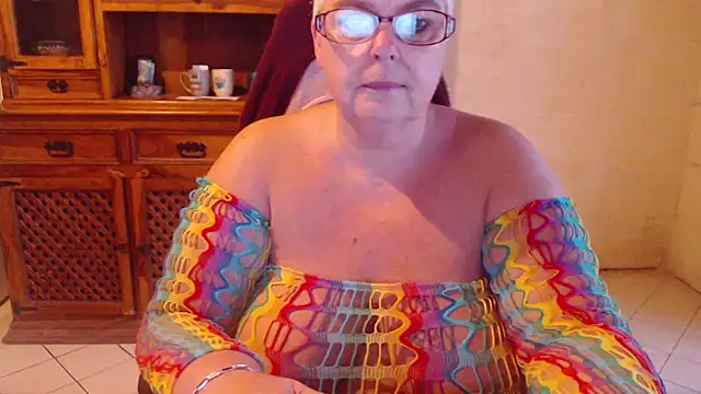 Snapshot of MISS_LINDAH chatting on June 2026 04:40:01 AM MISS LINDAH online show from June 2026 04:40:01 AM