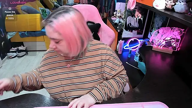 Softie Sofy online show from February 2026 03:06:01 AM