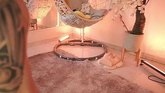 Snapshot of DalahiaRush chatting on February 2025 05:37:01 PM DalahiaRush online show from February 2025 05:37:01 PM