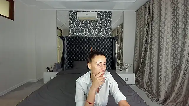 Rebecca Diamond online show from October 2025 05:27:01 AM