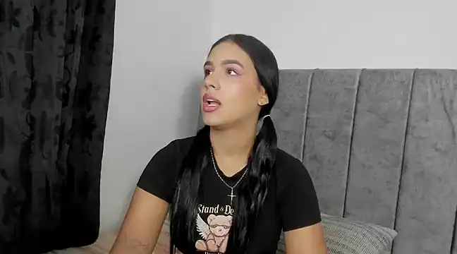 Hanna Risso online show from March 2025 06:20:02 PM