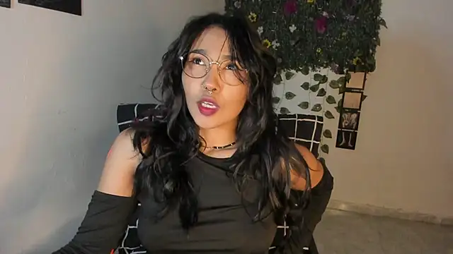 Snapshot of Mary_Rosse1 chatting on October 2025 06:52:02 PM Mary Rosse1 online show from October 2025 06:52:02 PM