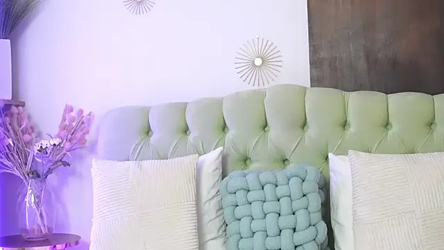 Britney Lynn online show from December 2025 04:54:01 AM