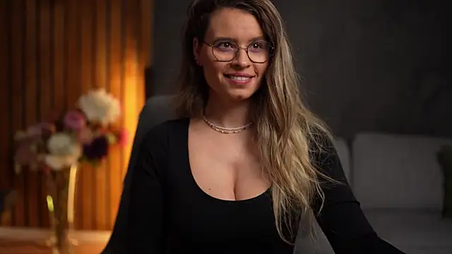 BrandyWhite online show from December 2025 06:01:02 AM