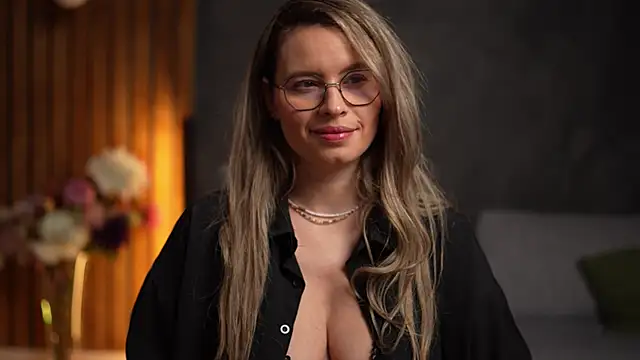 BrandyWhite online show from December 2025 05:45:02 AM