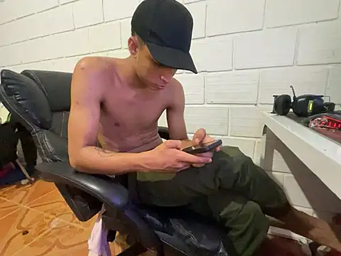 Max TheHorseDick online show from February 2026 04:18:02 AM