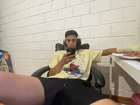 Max TheHorseDick online show from March 2026 07:05:01 PM