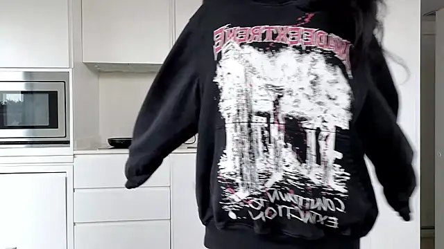 Snapshot of TammiLou chatting on February 2026 02:21:01 PM TammiLou online show from February 2026 02:21:01 PM