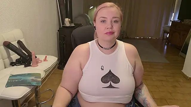 Snapshot of MargotGrey chatting on November 2025 11:36:02 AM MargotGrey online show from November 2025 11:36:02 AM