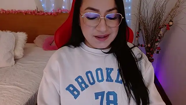 lucy luu  online show from March 2025 07:27:02 PM