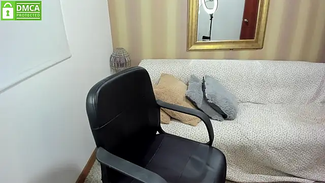 NicolettColin online show from October 2025 06:54:01 PM