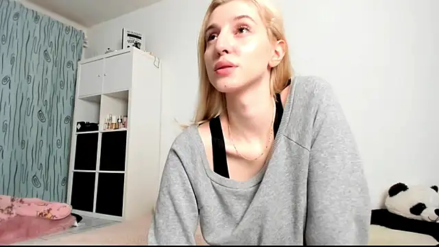 KenzieDawton online show from December 2024 07:04:02 PM