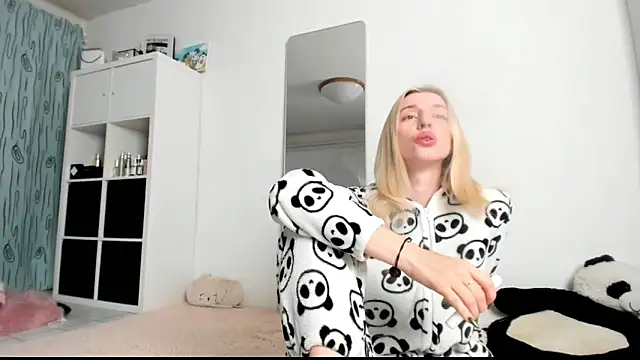 KenzieDawton online show from February 2025 05:49:02 AM