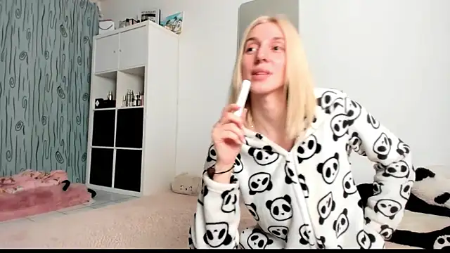 KenzieDawton online show from February 2025 06:32:02 PM